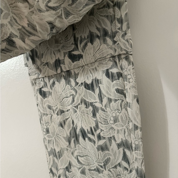 Athleta cargo pants/shorts/capris. Like new size 2 - Picture 2 of 10